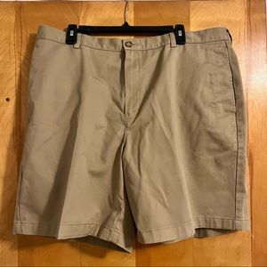 LL BEAN men’s flat front khaki shorts